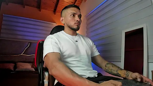 maximusclark1 online show from March 25, 2:55 am