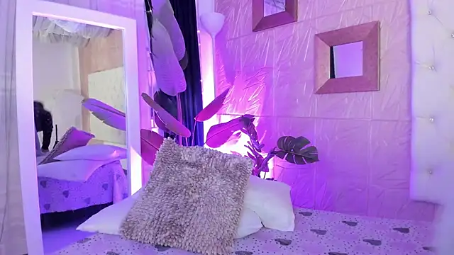 sadashi moon  online show from March 19, 1:43 am