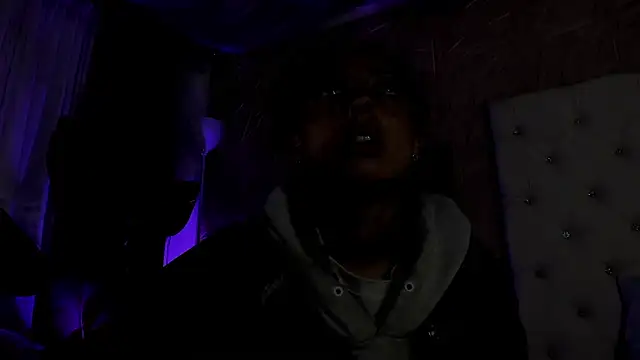 sadashi moon  online show from March 15, 12:25 am