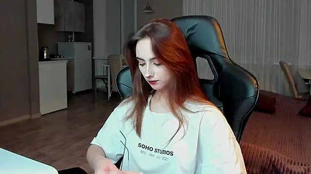 Snapshot of SilverDream chatting on February 24, 10:47 pm SilverDream online show from February 24, 10:47 pm