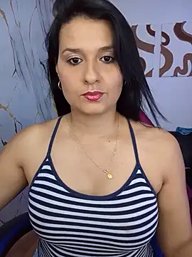 Snapshot of elena_jonees chatting on June 19, 8:47 pm elena jonees online show from June 19, 8:47 pm