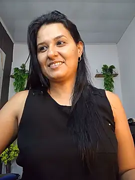 Snapshot of elena_jonees chatting on June 3, 8:57 pm elena jonees online show from June 3, 8:57 pm