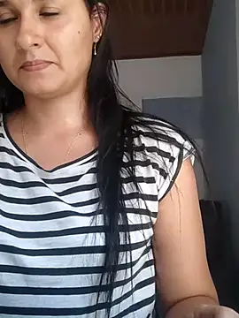 Snapshot of elena_jonees chatting on February 19, 6:43 pm elena jonees online show from February 19, 6:43 pm