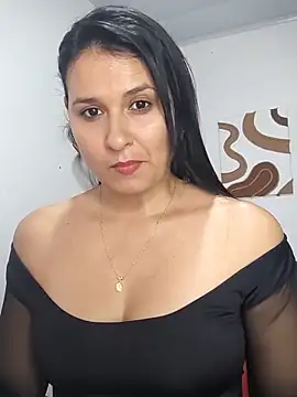 elena jonees online show from December 4, 8:08 pm