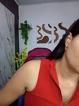 Snapshot of elena_jonees chatting on June 23, 8:18 pm elena jonees online show from June 23, 8:18 pm
