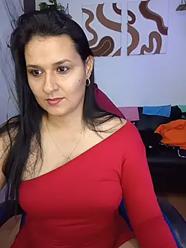 Snapshot of elena_jonees chatting on June 5, 8:36 pm elena jonees online show from June 5, 8:36 pm