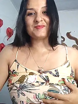 Snapshot of elena_jonees chatting on October 20, 7:47 pm elena jonees online show from October 20, 7:47 pm