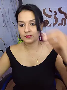 Snapshot of elena_jonees chatting on June 11, 8:39 pm elena jonees online show from June 11, 8:39 pm