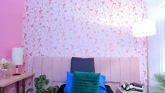 nathalie rossel online show from December 17, 6:46 pm