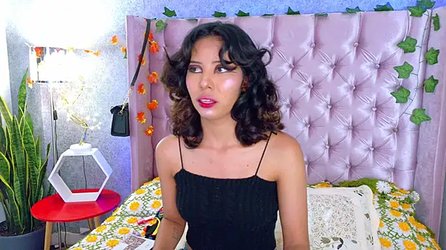 Snapshot of Akane_Uwu chatting on November 15, 5:39 pm Akane Uwu online show from November 15, 5:39 pm