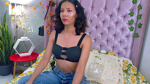 Snapshot of Akane_Uwu chatting on November 16, 7:07 pm Akane Uwu online show from November 16, 7:07 pm