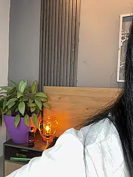 Snapshot of Valery_Evaans chatting on May 15, 3:37 am Valery Evaans online show from May 15, 3:37 am