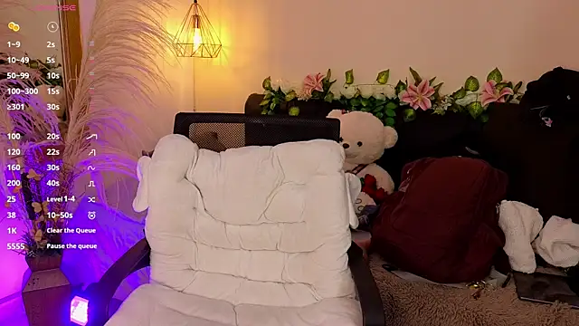 Snapshot of Hannah_williams1 chatting on October 3, 9:16 pm Hannah williams1 online show from October 3, 9:16 pm