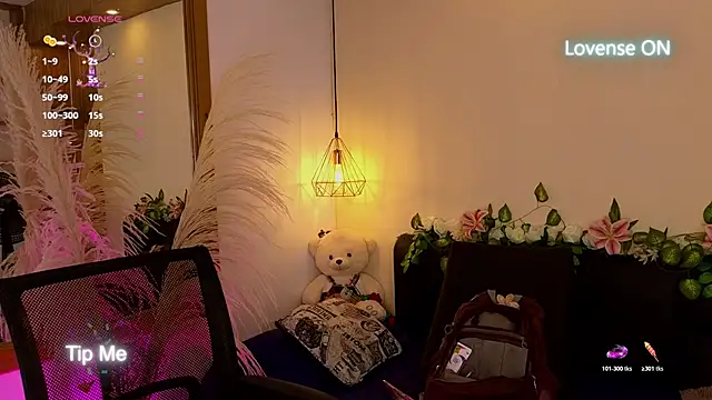 Snapshot of Hannah_williams1 chatting on November 4, 9:07 pm Hannah williams1 online show from November 4, 9:07 pm