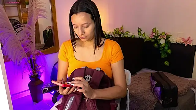 Snapshot of Hannah_williams1 chatting on December 3, 8:52 pm Hannah williams1 online show from December 3, 8:52 pm