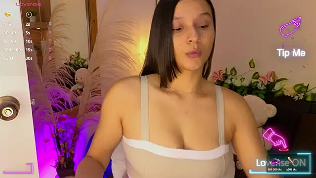 Snapshot of Hannah_williams1 chatting on October 25, 11:49 pm Hannah williams1 online show from October 25, 11:49 pm