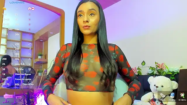 Snapshot of Hannah_williams1 chatting on January 28, 10:56 pm Hannah williams1 online show from January 28, 10:56 pm