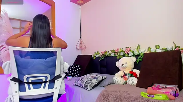 Snapshot of Hannah_williams1 chatting on February 22, 10:40 am Hannah williams1 online show from February 22, 10:40 am