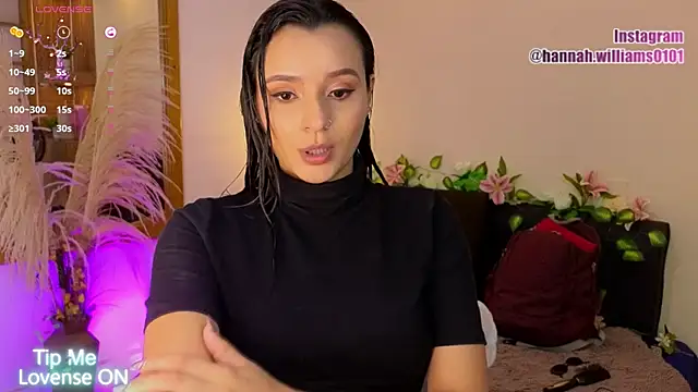 Snapshot of Hannah_williams1 chatting on November 19, 12:21 am Hannah williams1 online show from November 19, 12:21 am