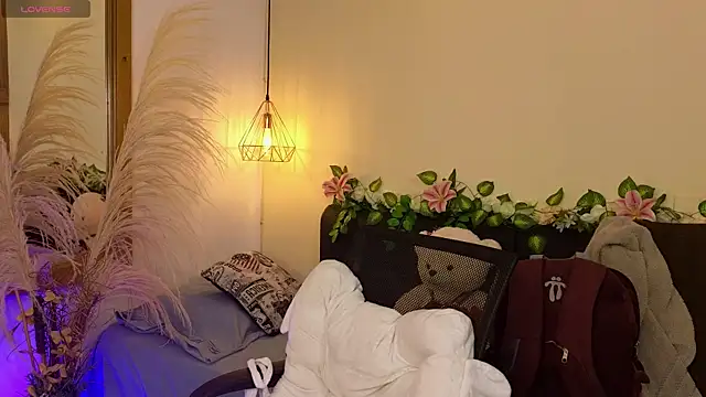 Snapshot of Hannah_williams1 chatting on September 19, 10:03 pm Hannah williams1 online show from September 19, 10:03 pm