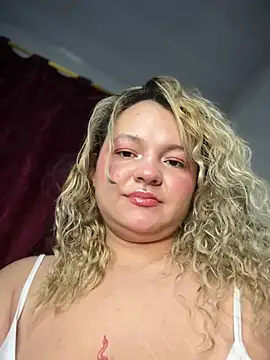 Snapshot of Naiara_Sex_ chatting on July 15, 12:06 am Naiara Sex online show from July 15, 12:06 am