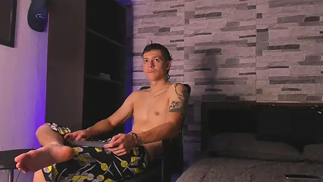 Snapshot of Dimitri_higth420 chatting on September 22, 9:21 pm Dimitri higth420 online show from September 22, 9:21 pm
