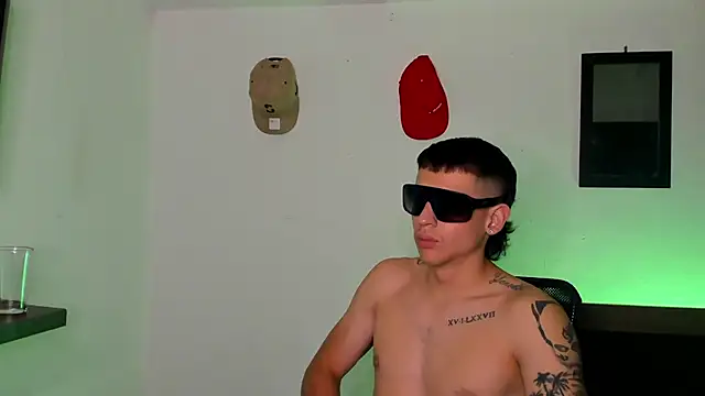 Snapshot of Dimitri_higth420 chatting on September 15, 12:00 am Dimitri higth420 online show from September 15, 12:00 am