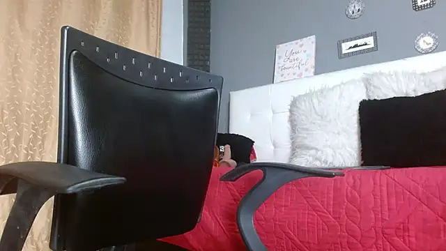 Snapshot of AnnieScott_ chatting on February 27, 7:15 pm AnnieScott online show from February 27, 7:15 pm