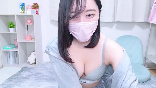 Snapshot of Yurie_ chatting on February 1, 2:13 pm Yurie online show from February 1, 2:13 pm