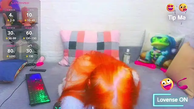 Snapshot of RedHousewife chatting on January 18, 12:52 pm RedHousewife online show from January 18, 12:52 pm