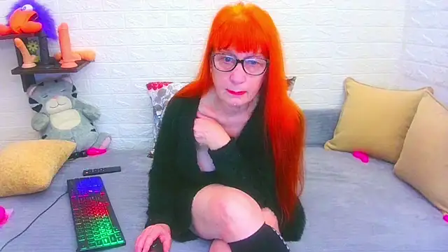 Snapshot of RedHousewife chatting on October 15, 2:14 pm RedHousewife online show from October 15, 2:14 pm
