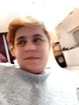 AnnyLwe online show from February 8, 9:15 pm