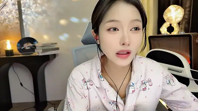Snapshot of xiaodaibabyy chatting on February 19, 4:33 pm xiaodaibabyy online show from February 19, 4:33 pm