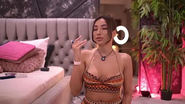 GinaValentinna online show from June 20, 8:25 pm