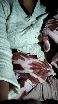 Snapshot of lovelyruhi chatting on December 11, 3:35 am lovelyruhi online show from December 11, 3:35 am