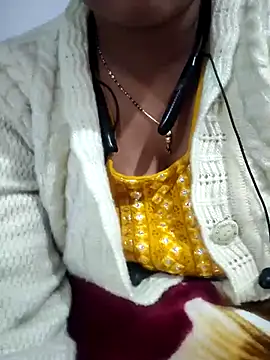 Snapshot of lovelyruhi chatting on January 6, 11:18 am lovelyruhi online show from January 6, 11:18 am