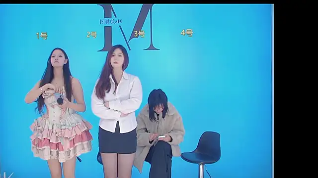 Snapshot of D18666 chatting on January 16, 5:42 am D18666 online show from January 16, 5:42 am