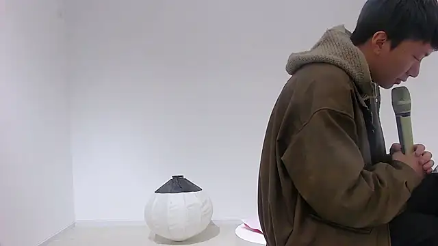 Snapshot of D18666 chatting on March 10, 10:07 am D18666 online show from March 10, 10:07 am