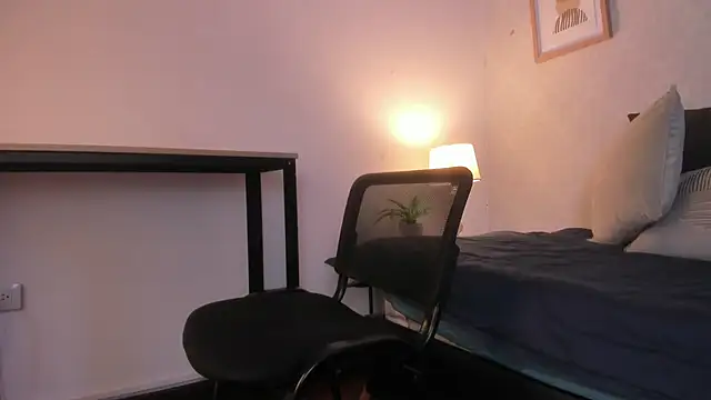 Caroline dh online show from February 21, 11:45 am