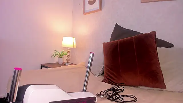 Caroline dh online show from May 23, 11:42 am