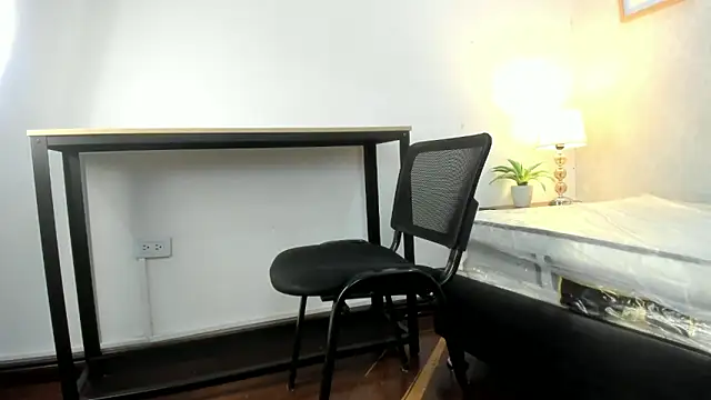 Caroline dh online show from March 20, 11:33 am