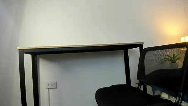 Caroline dh online show from April 8, 11:33 am