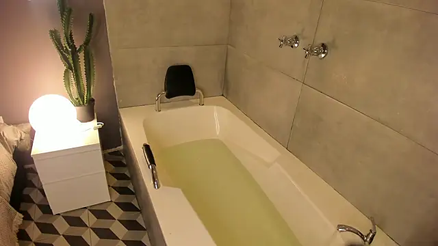 Caroline dh online show from March 13, 11:48 am