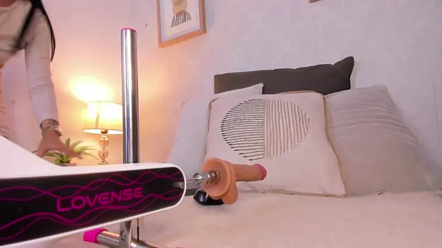 Caroline dh online show from April 16, 11:44 am