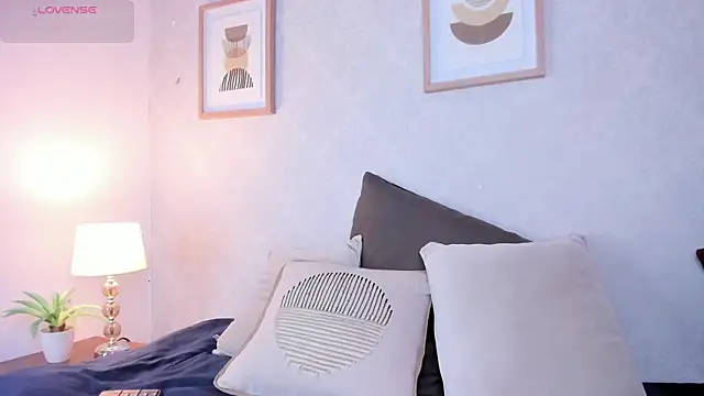 Caroline dh online show from December 20, 11:35 am