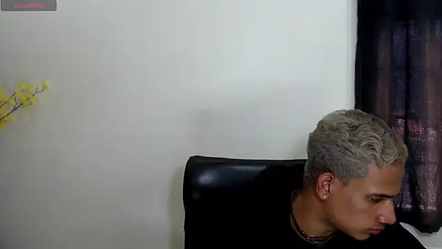 Snapshot of AbrahanBratz chatting on January 22, 5:59 pm AbrahanBratz online show from January 22, 5:59 pm