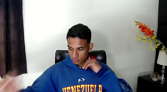 Snapshot of AbrahanBratz chatting on January 3, 7:18 pm AbrahanBratz online show from January 3, 7:18 pm