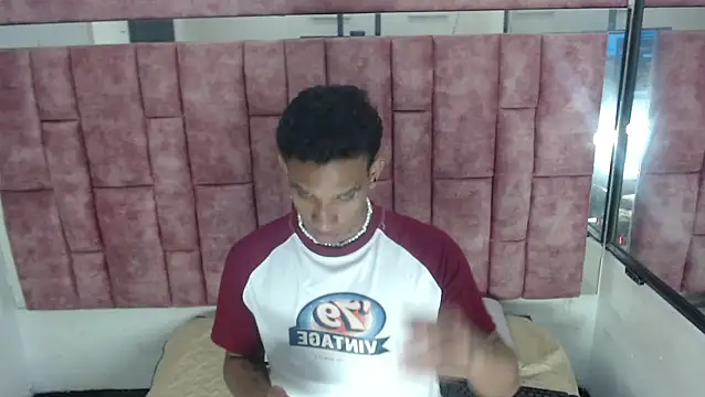 Snapshot of AbrahanBratz chatting on January 15, 2:42 pm AbrahanBratz online show from January 15, 2:42 pm