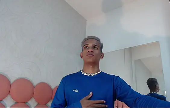 Snapshot of AbrahanBratz chatting on January 13, 7:20 pm AbrahanBratz online show from January 13, 7:20 pm