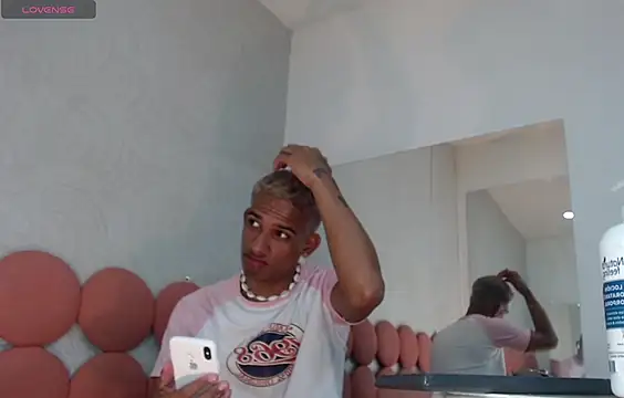 Snapshot of AbrahanBratz chatting on January 10, 9:42 pm AbrahanBratz online show from January 10, 9:42 pm